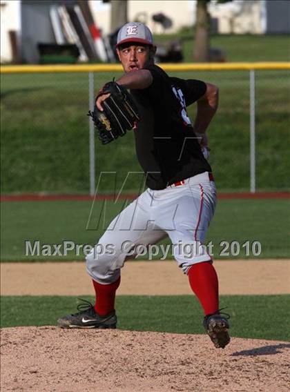 Thumbnail 3 in Effingham vs. Triad (Sectional Playoffs) photogallery.