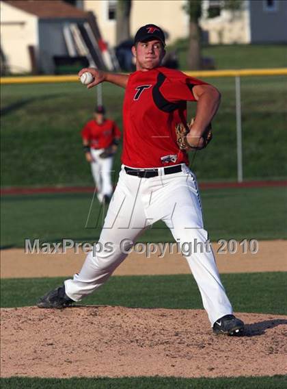 Thumbnail 1 in Effingham vs. Triad (Sectional Playoffs) photogallery.