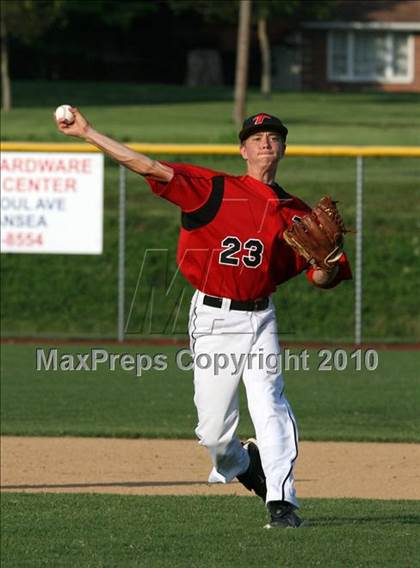 Thumbnail 1 in Effingham vs. Triad (Sectional Playoffs) photogallery.