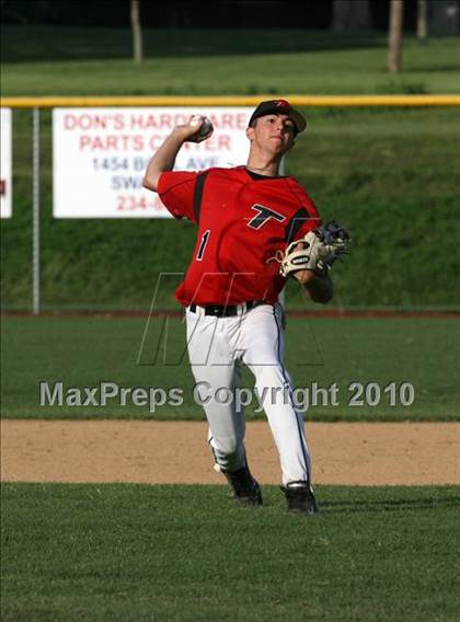 Thumbnail 1 in Effingham vs. Triad (Sectional Playoffs) photogallery.