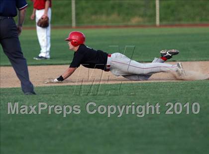 Thumbnail 1 in Effingham vs. Triad (Sectional Playoffs) photogallery.