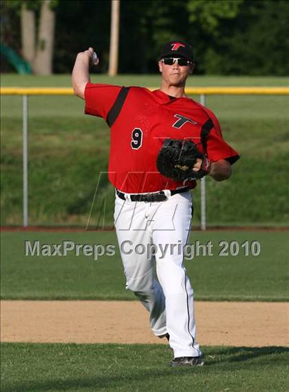 Thumbnail 2 in Effingham vs. Triad (Sectional Playoffs) photogallery.