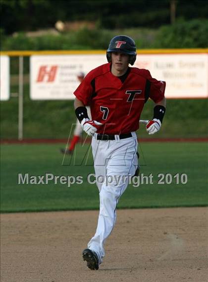 Thumbnail 2 in Effingham vs. Triad (Sectional Playoffs) photogallery.