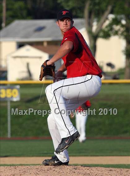 Thumbnail 2 in Effingham vs. Triad (Sectional Playoffs) photogallery.