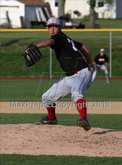 Thumbnail 2 in Effingham vs. Triad (Sectional Playoffs) photogallery.