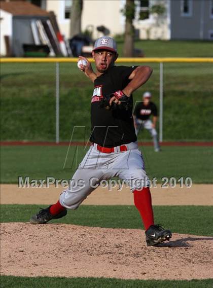 Thumbnail 3 in Effingham vs. Triad (Sectional Playoffs) photogallery.
