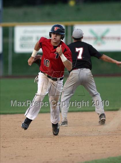 Thumbnail 1 in Effingham vs. Triad (Sectional Playoffs) photogallery.