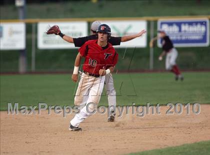 Thumbnail 3 in Effingham vs. Triad (Sectional Playoffs) photogallery.