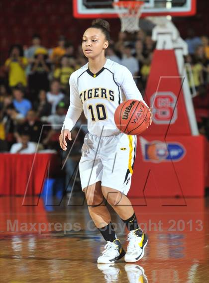 Thumbnail 1 in Chapel Hill vs. Harding University (NCHSAA 3A Final) photogallery.