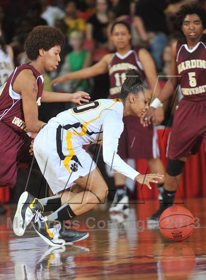 Thumbnail 2 in Chapel Hill vs. Harding University (NCHSAA 3A Final) photogallery.