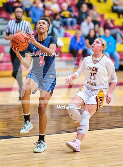 Thumbnail 3 in Deer Park vs. Dawson (McDonald's Texas Invitational) photogallery.