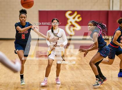 Thumbnail 2 in Deer Park vs. Dawson (McDonald's Texas Invitational) photogallery.