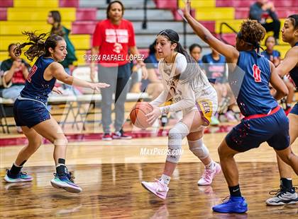 Thumbnail 2 in Deer Park vs. Dawson (McDonald's Texas Invitational) photogallery.