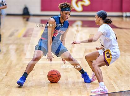 Thumbnail 2 in Deer Park vs. Dawson (McDonald's Texas Invitational) photogallery.
