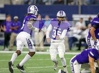 Thumbnail 2 in Gunter vs. Newton (UIL 3A Division 2 Final) photogallery.