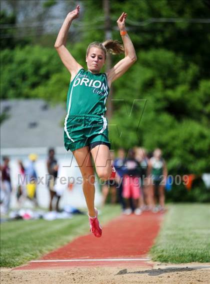 Thumbnail 2 in Oakland County High School Track & Field Championships photogallery.