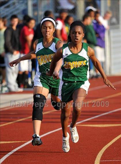 Thumbnail 1 in Oakland County High School Track & Field Championships photogallery.