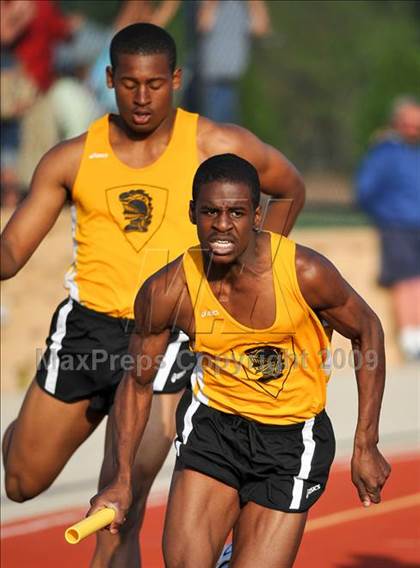 Thumbnail 3 in Oakland County High School Track & Field Championships photogallery.