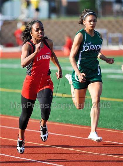 Thumbnail 1 in Oakland County High School Track & Field Championships photogallery.