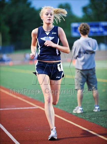 Thumbnail 2 in Oakland County High School Track & Field Championships photogallery.