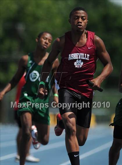 Thumbnail 3 in NCHSAA 3A Track and Field Championships photogallery.