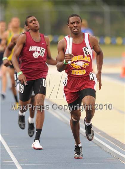 Thumbnail 3 in NCHSAA 3A Track and Field Championships photogallery.