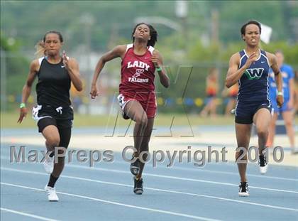 Thumbnail 1 in NCHSAA 3A Track and Field Championships photogallery.