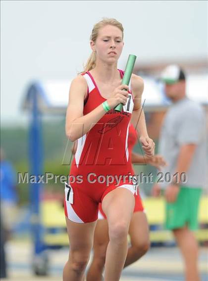 Thumbnail 1 in NCHSAA 3A Track and Field Championships photogallery.