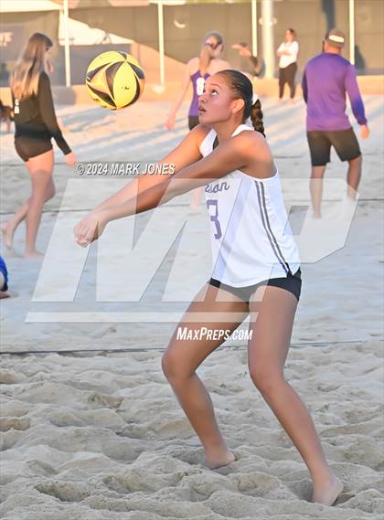 Thumbnail 3 in Xavier College Prep vs. Valley Vista (AIA DI Pairs Round 1 Playoff) photogallery.