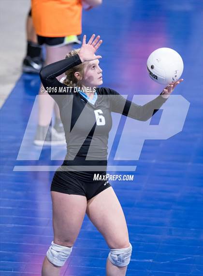 Thumbnail 3 in Montrose vs. Pueblo West (CHSAA 4A Playoff) photogallery.