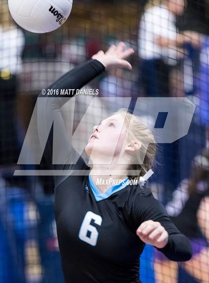 Thumbnail 3 in Montrose vs. Pueblo West (CHSAA 4A Playoff) photogallery.