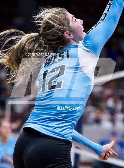 Thumbnail 1 in Montrose vs. Pueblo West (CHSAA 4A Playoff) photogallery.