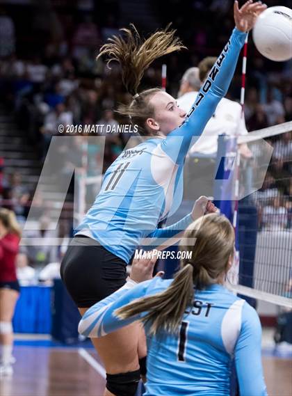 Thumbnail 3 in Montrose vs. Pueblo West (CHSAA 4A Playoff) photogallery.