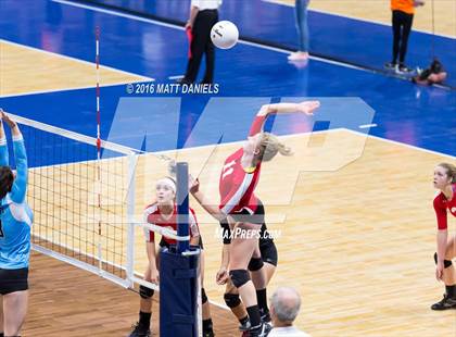Thumbnail 2 in Montrose vs. Pueblo West (CHSAA 4A Playoff) photogallery.