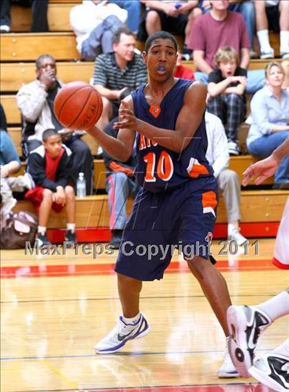 Thumbnail 3 in Chatsworth vs. Harvard-Westlake (CIF SoCal Regional D3 Playoffs) photogallery.