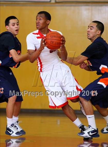 Thumbnail 3 in Chatsworth vs. Harvard-Westlake (CIF SoCal Regional D3 Playoffs) photogallery.