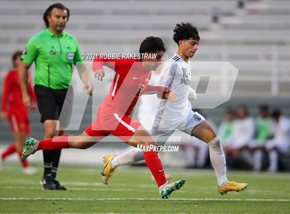 Thumbnail 3 in Waxahachie vs. Rockwall-Heath (UIL 6A Area Playoff) photogallery.