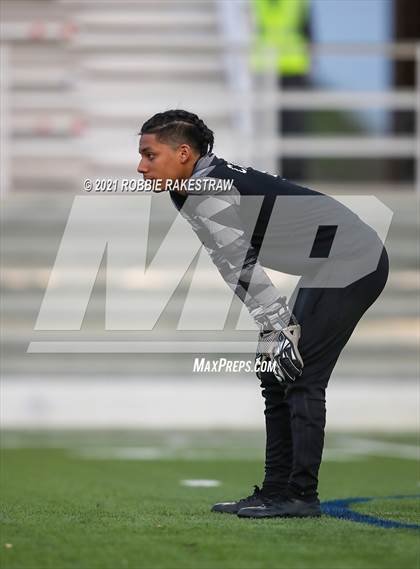 Thumbnail 3 in Waxahachie vs. Rockwall-Heath (UIL 6A Area Playoff) photogallery.