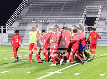 Thumbnail 2 in Waxahachie vs. Rockwall-Heath (UIL 6A Area Playoff) photogallery.