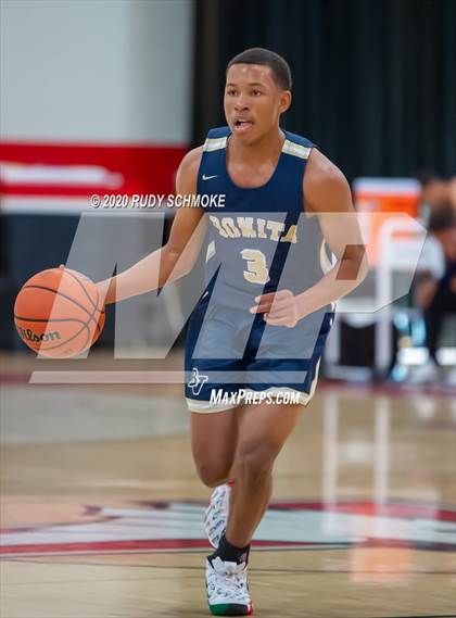 Thumbnail 1 in Bonita Vista vs Eastlake (Torrey Pines Holiday Classic) photogallery.