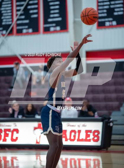 Thumbnail 2 in Bonita Vista vs Eastlake (Torrey Pines Holiday Classic) photogallery.