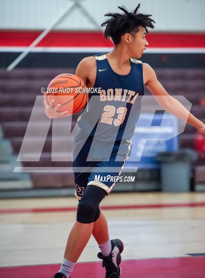 Thumbnail 3 in Bonita Vista vs Eastlake (Torrey Pines Holiday Classic) photogallery.