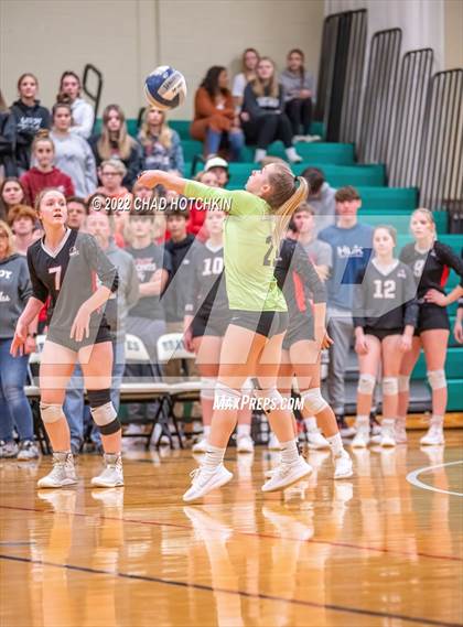 Thumbnail 2 in Le Roy vs Midlakes (NYSPHSAA C1/C2 State Qualifier Crossover) photogallery.
