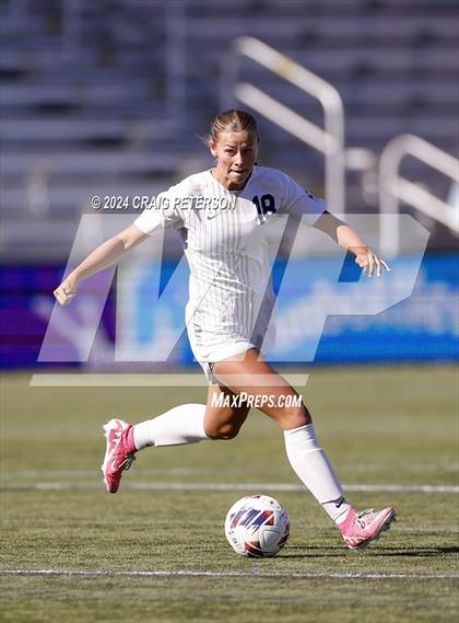 Thumbnail 3 in Snow Canyon vs. Timpanogos (UHSAA 4A Semifinal) photogallery.