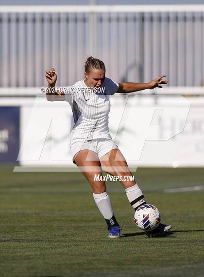 Thumbnail 3 in Snow Canyon vs. Timpanogos (UHSAA 4A Semifinal) photogallery.