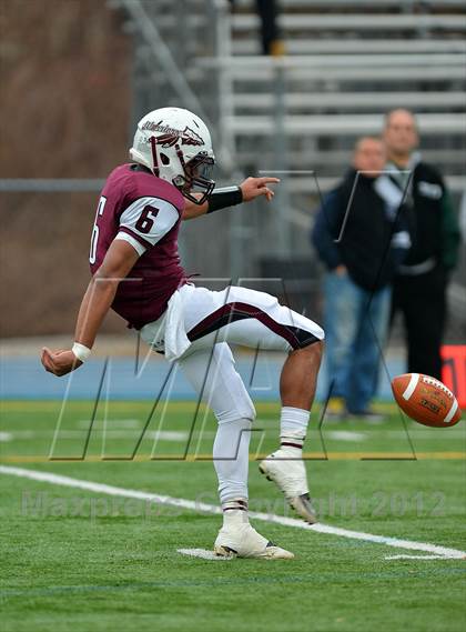 Thumbnail 2 in New Canaan vs. Windsor (CIAC Class L Semifinal) photogallery.
