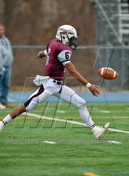 Thumbnail 3 in New Canaan vs. Windsor (CIAC Class L Semifinal) photogallery.