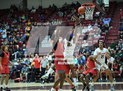 Thumbnail 3 in Long Island Lutheran vs. Berkmar (Arby's Classic) photogallery.