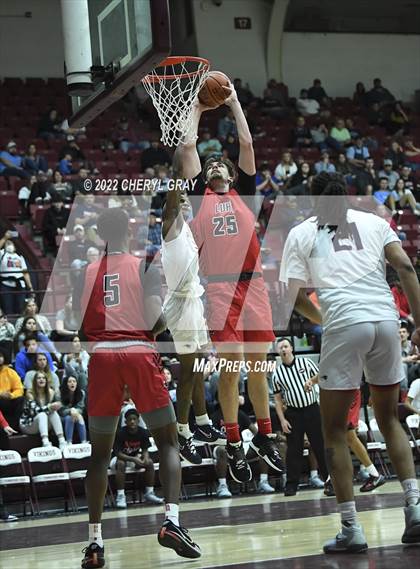 Thumbnail 1 in Long Island Lutheran vs. Berkmar (Arby's Classic) photogallery.