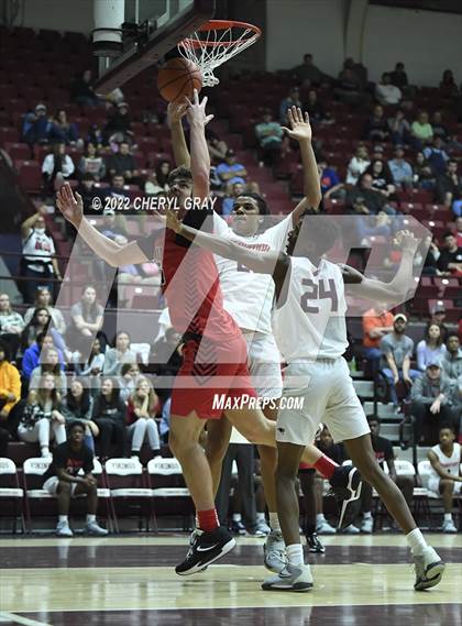 Thumbnail 3 in Long Island Lutheran vs. Berkmar (Arby's Classic) photogallery.